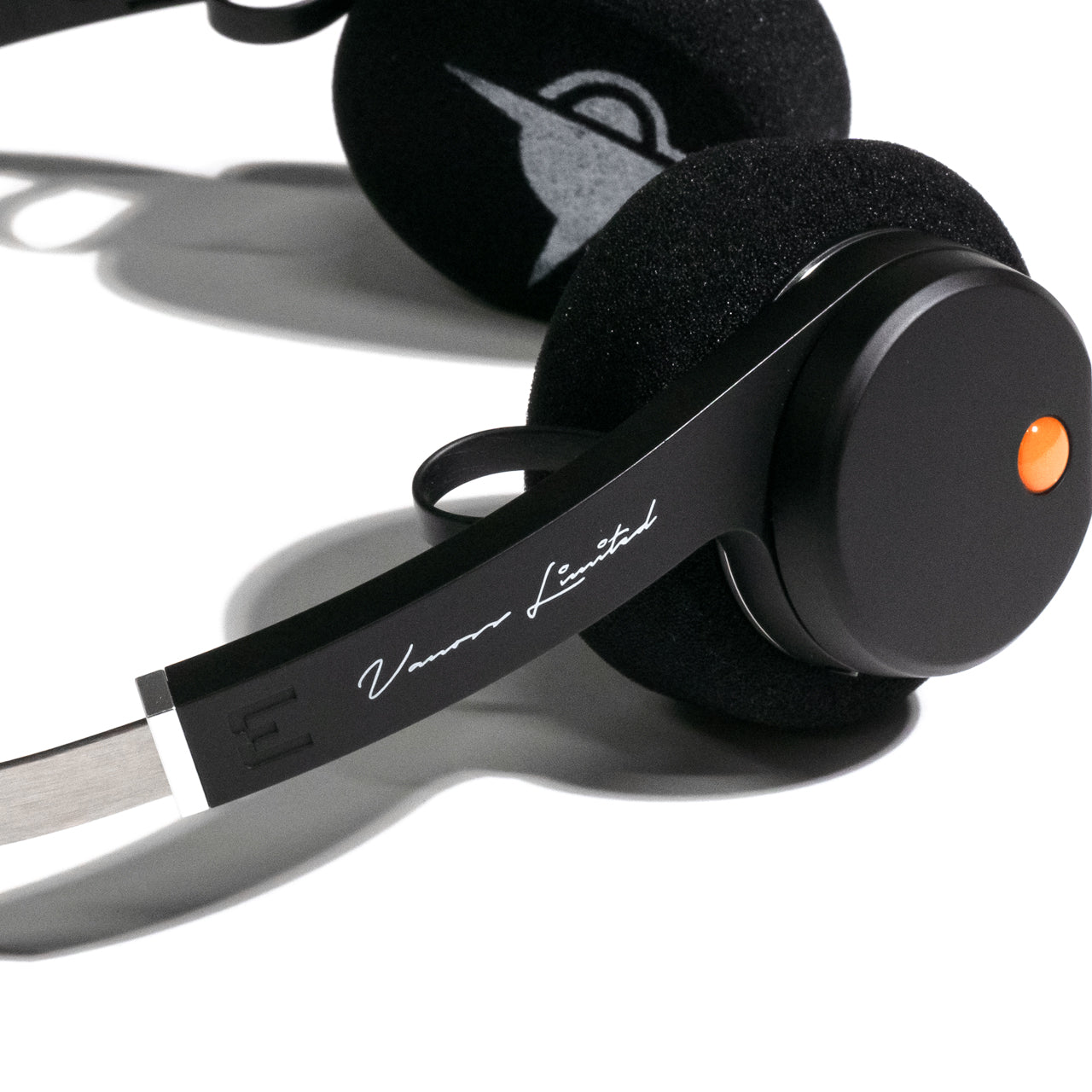 VANOSS® | RETRO ON-EAR HEADPHONES (LIMITED EDITION)